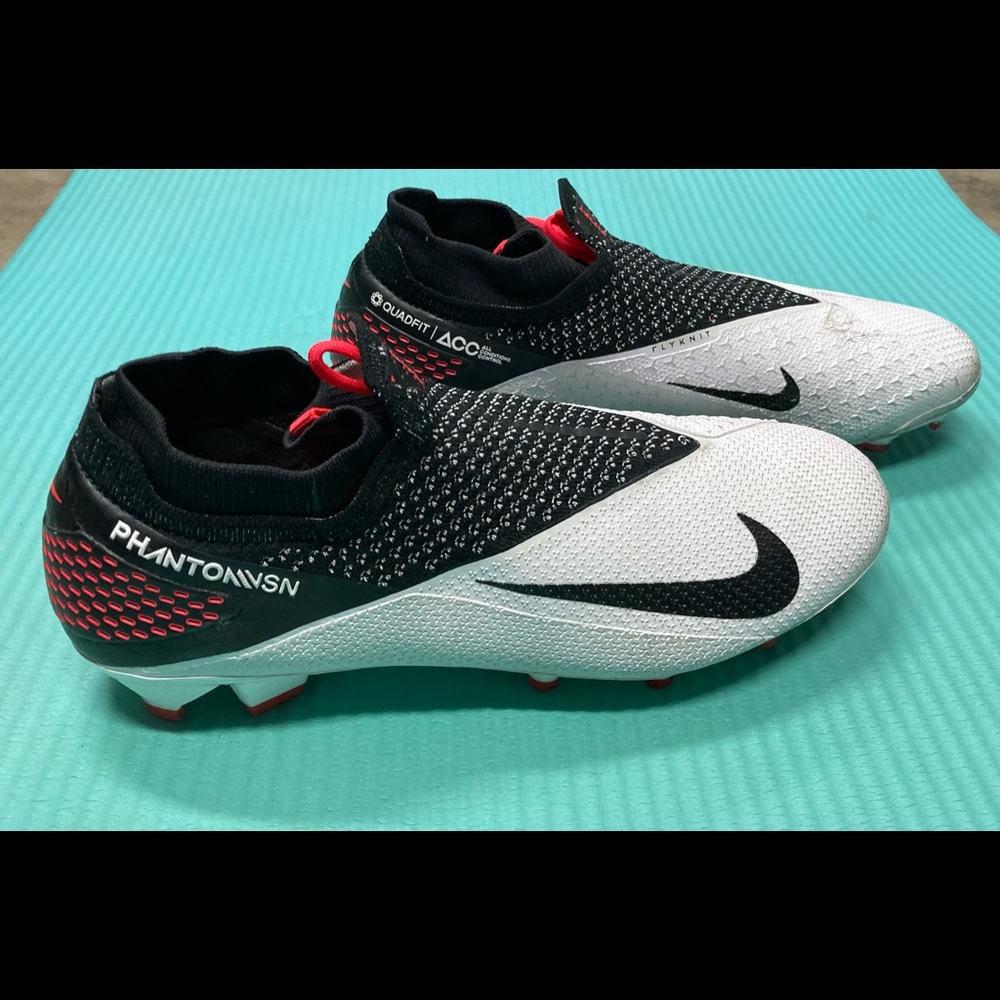 Nike Phantom Vision Elite 2. US men’s size 8. Used. Worn once.